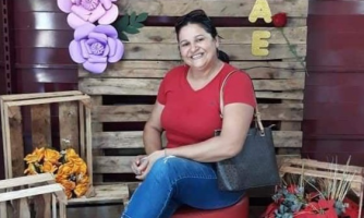 PREFEITURA DE ARAPUTANGA HOMENAGEIA PROFESSORA DA REDE MUNICIPAL DE ENSINO MARIA APARECIDA DOMINGOS