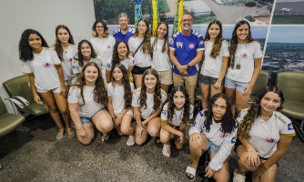 PREFEITURA RECEBE MEDALHISTAS DE HANDEBOL