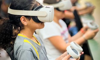 Carreta Estação do Conhecimento leva oficinas gratuitas de robótica a 120 crianças e adolescentes