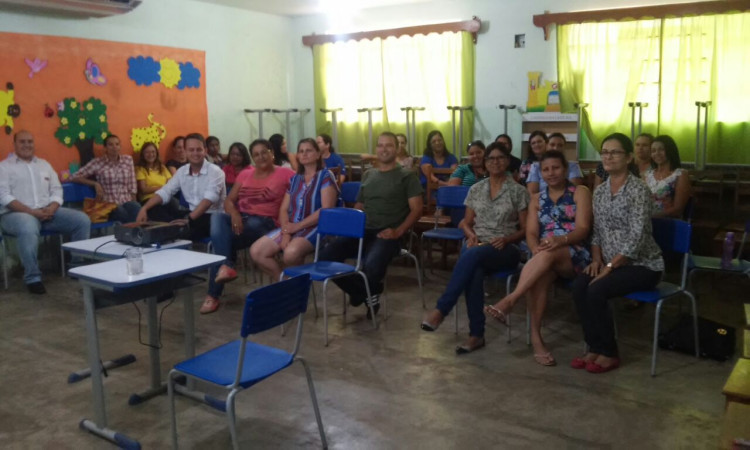 Professores da rede municipal de ensino de Araputanga participaram do treinamento do Sistema Tecnológico Educacional.