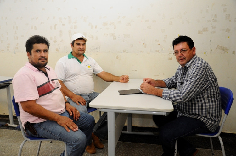 Prefeitura instala Gabinete em Cachoeirinha e povo é recebido pelo prefeito