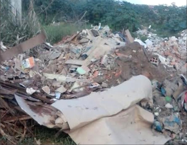 Prefeitura vai retirar Lixo e entulho que incomoda moradores do Bairro Água Boa