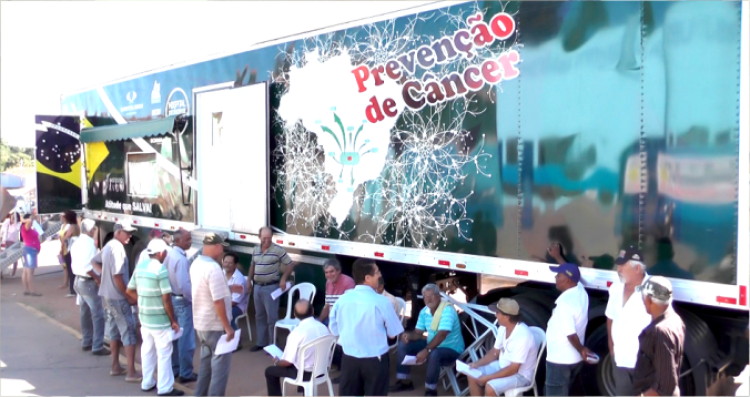 Carreta do Hospital de Câncer de Barretos atendeu a população de Araputanga