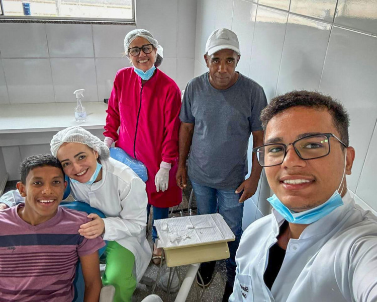 ATENDIMENTO ODONTOLÓGICO NA APAE ARAPUTANGA
