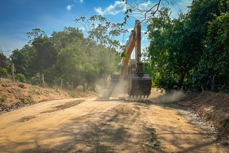 MELHORAMENTO E MANUTENÇÃO EM ESTRADAS