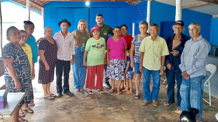 TARDE DE EXERCÍCIOS COM OS IDOSOS EM FARINÓPOLIS