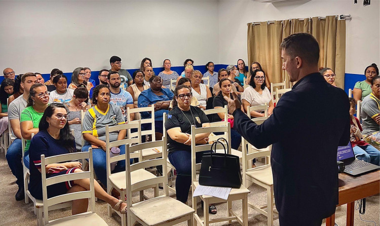 POLÍCIA CIVIL REALIZA PALESTRA SOBRE LEI MARIA DA PENHA NA ESCOLA JOSÉ EVARISTO