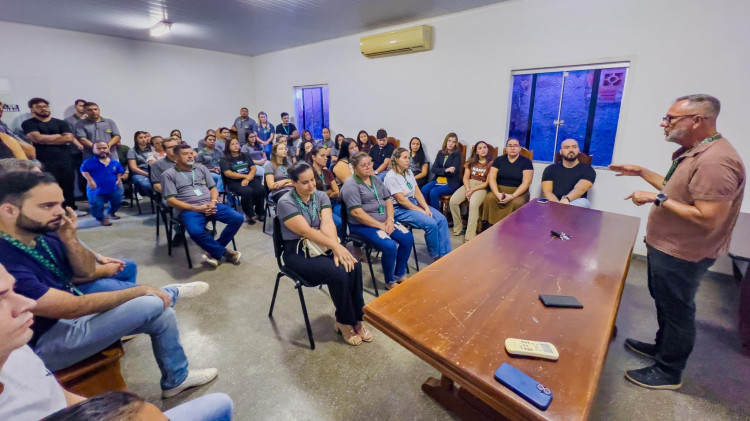 REUNIÃO COM SERVIDORES
