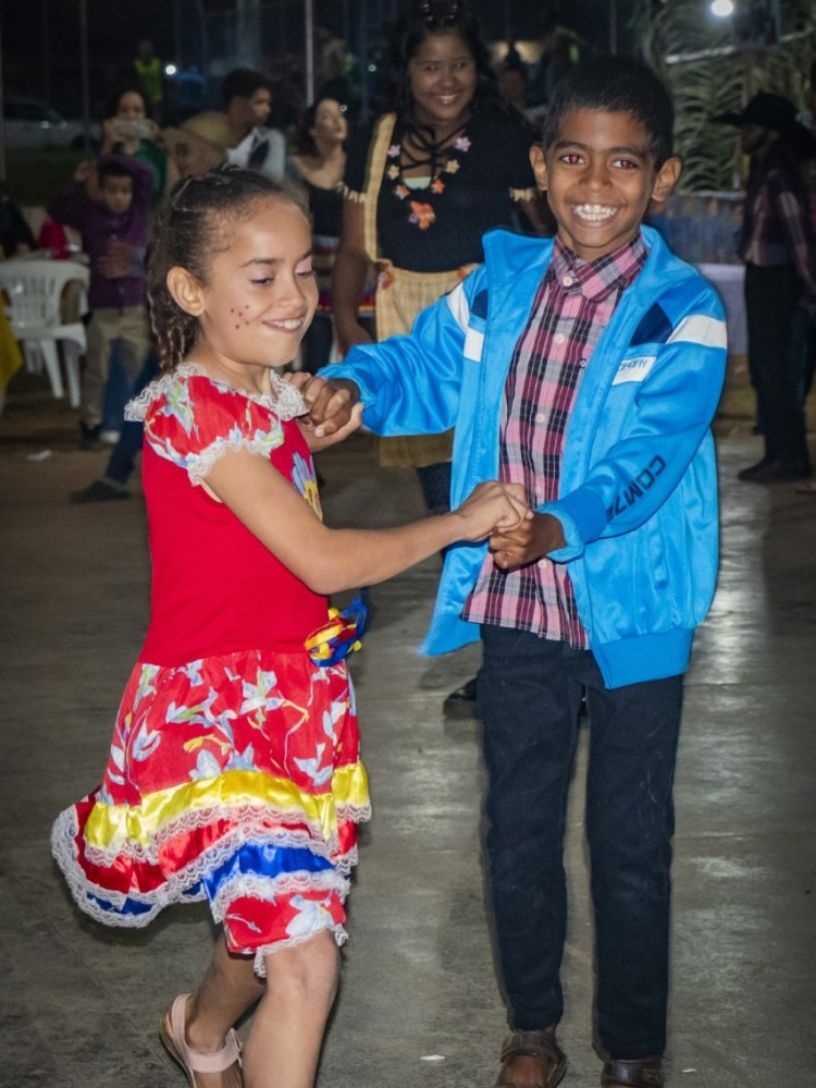 Arraiá do SCFV reúne crianças e adolescentes em noite de tradição e alegria