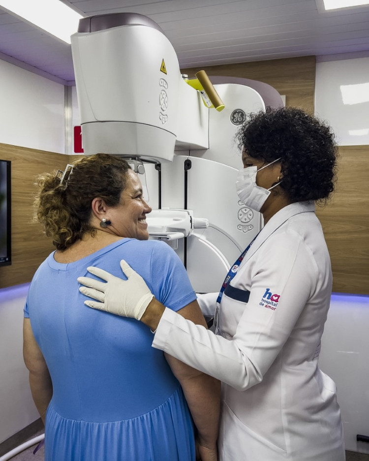 Carreta do Hospital de Amor realiza exames preventivos em Araputanga