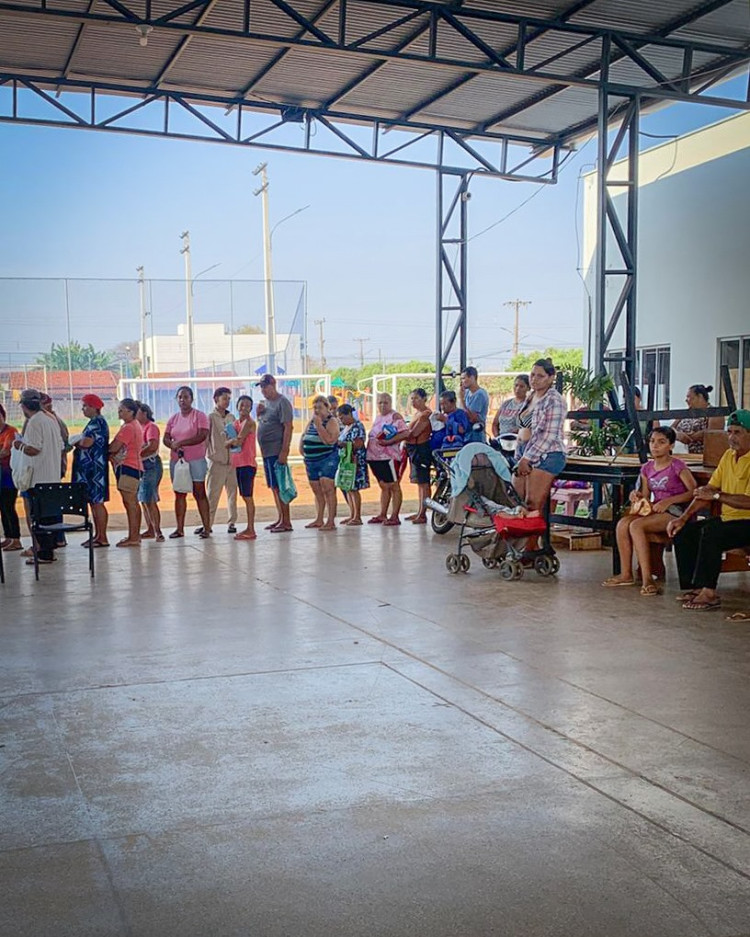 CRAS entrega alimentos da agricultura familiar a famílias cadastradas no CadÚnico em Araputanga