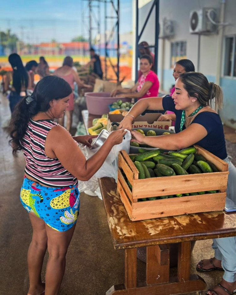 Entrega de alimentos do PAA beneficia famílias atendidas pelo CRAS de Araputanga