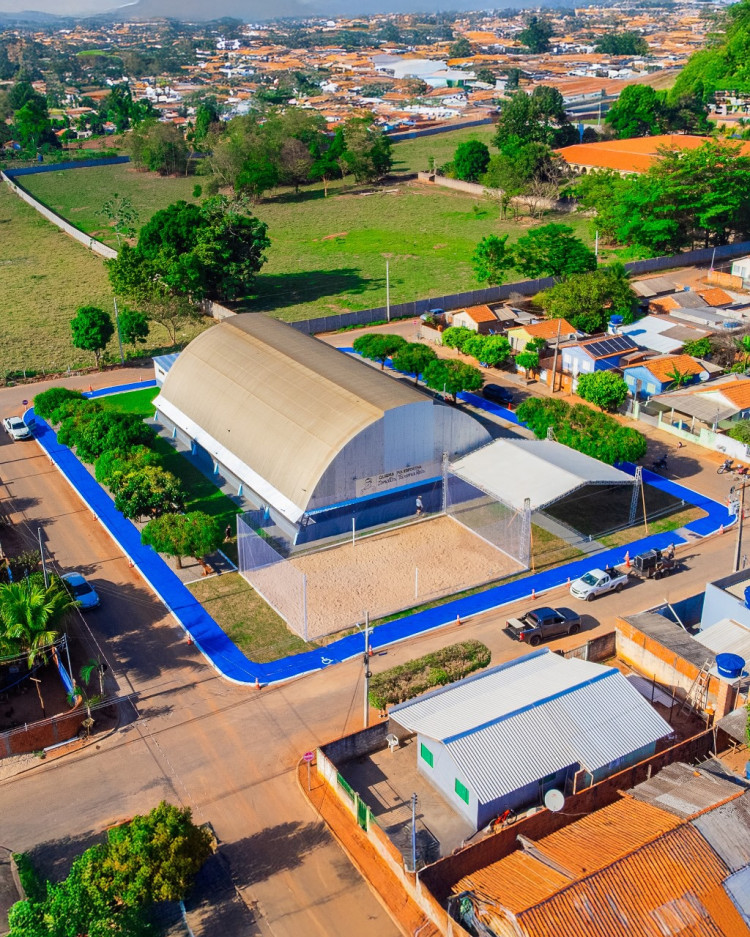 Prefeitura inaugura Quadra Poliesportiva Jonatas Teixeira Reis e lança projeto Raquetes do Amanhã em Cidade Alta