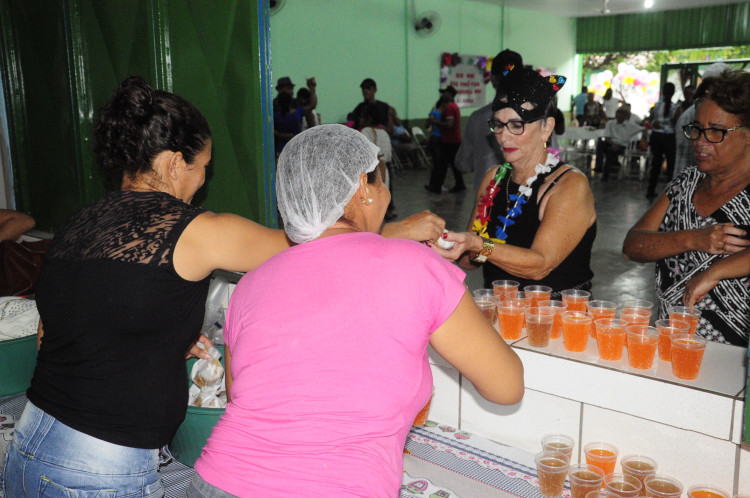 Retorno das atividades do CRAS é marcado por festa com o grupo da terceira idade 