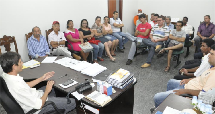 Prefeito discute com empresários e comerciantes medidas para desobstrução de calçadas