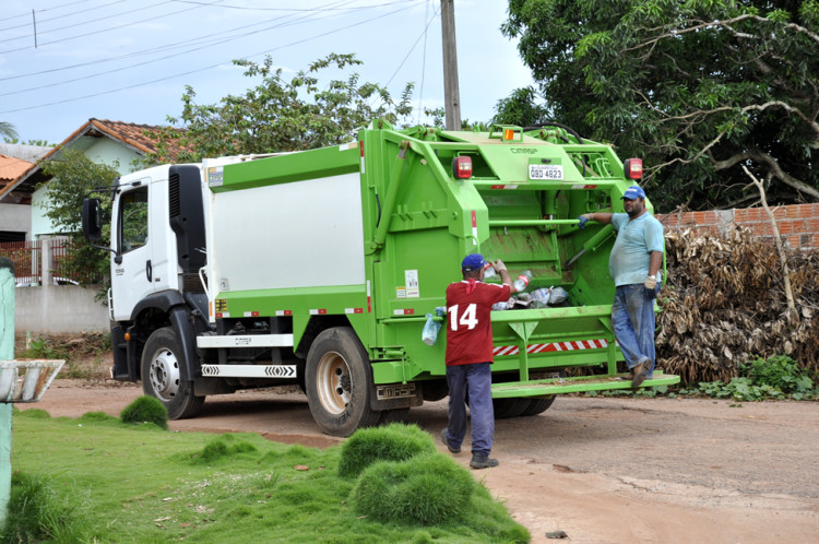 PREFEITURA DE ARAPUTANGA RECEBE CAMINHÃO NOVO PARA COLETA DE LIXO
