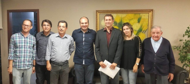 Com ajuda de deputados, governador garante apoio a prefeito de Araputanga