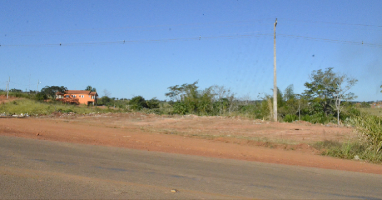 Prefeitura retira lixos e entulhos que incomodavam moradores do Bairro Água Boa
