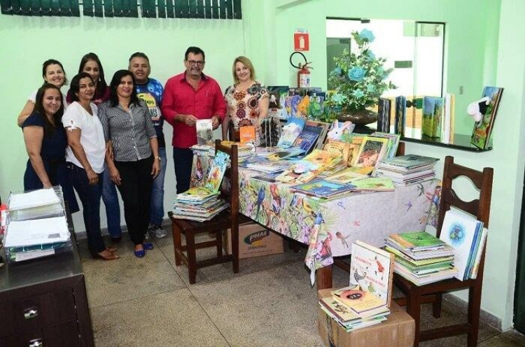 Prefeitura de Araputanga realiza aquisição de livros para biblioteca municipal